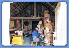 Händlerleben in Haithabu, ob in dem Zelt oder in dem Haus des Tuchhändlers [Nr. 2] - Museumsfreifläche Wikinger Museum Haithabu WHH 08-04-2012